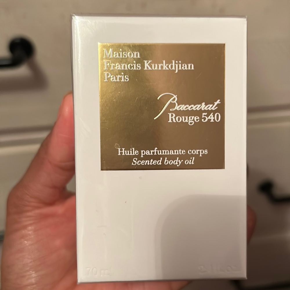 NEW!!!!!Maison Francis Kurkdjian
2.4 oz. Baccarat Rouge 540 Scented Body Oil